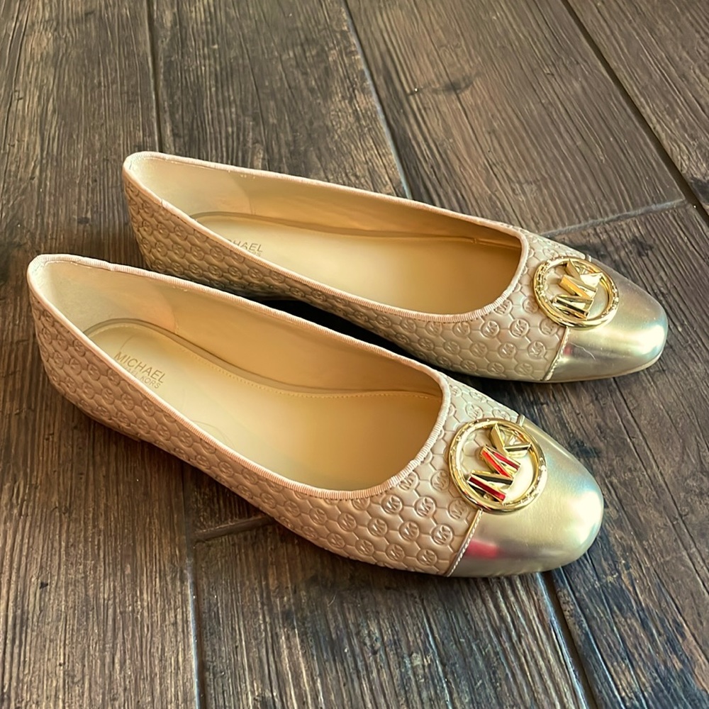 MICHAEL Michael Kors taupe gold emblem Amanda Toe Cap Ballet flats Size 11